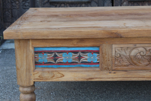 Tavolino in legno di teak colorato