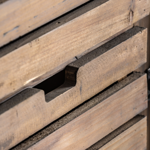 Loen - Armadio a 3 ante con cassetti in legno di pino riciclato e ferro colore nero naturale invecchiato in stile industriale, dimensioni 126 x 45 x 200 cm.