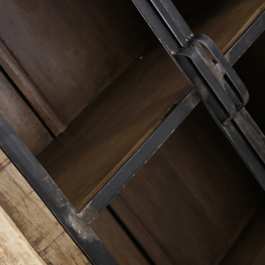 Antrim - Vetrina a 2 ante in legno di mango e ferro color miele in stile industriale, dimensioni 90 x 45 x 210 cm.