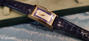 Orologio donna Gucci quadrante rettangolare colore Argentè e profilo Blu