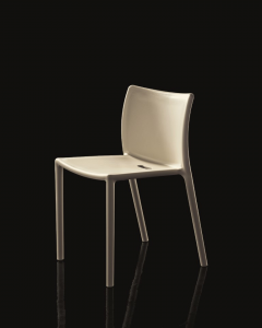 Sedia Air Chair, Magis. Impilabile, in polipropilene bianco
