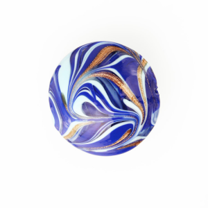 Perla di Murano schissa Fenicio Ø30. Vetro blu lapis, azzurro e avventurina. Foro passante.