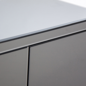 Kirishi - Credenza moderna con 4 ante, colore grigio stile art dèco, dimensioni 180 x 45 x 89 cm.