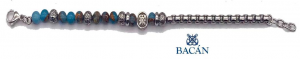 Elegante bracciale da uomo composto da una catena in acciaio con perle in pietra naturale.