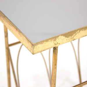 Damme - Tavolino portariviste in ferro con piano in specchio, color oro stile art déco, dimensioni 45 x 25 x 53 cm.