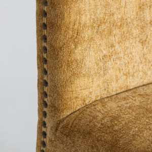 Berney - Sedia in tessuto e borchie con struttura in legno di abete, color giallo ocra stile classico, dimensioni 46 x 60 x 92 cm.