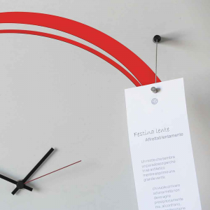 Orologio da muro S-enso rosso in lamiera laccata serigrafata 50x50 