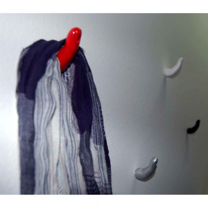 Coat hanger Finger flesh color in hand-decorated resin