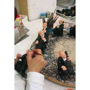 Appendiabiti da parete TheRock nero in resina decorato a mano  