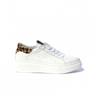 Sneaker bianca con tallone leopardato In My Shoes