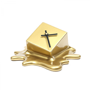 Orologio da tavolo Magma in resina oro lucido decorata a mano Made in Italy