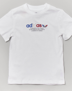Completo composto da maglietta in cotone bianca con stampa logo frontale e short fucsia 1-4 anni