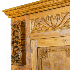Credenza / Armadio alto in legno di teak con dettagli laterali