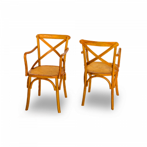 Sedia con braccioli in legno di teak con seduta intreccio rattan naturale
