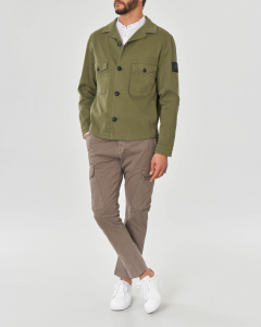 Giacca camicia verde militare in cotone stretch con tasche applicate e logo patch