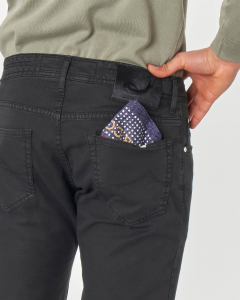 Pantalone cinque tasche nero in tessuto diagonale di cotone stretch
