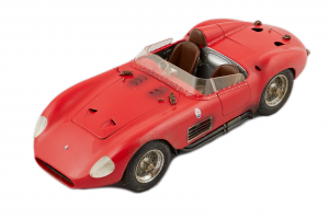 Maserati 300S Dirty Hero Looks Bundle  Lim. Ed. 770 And Figurines - 1/18 CMC Diorama