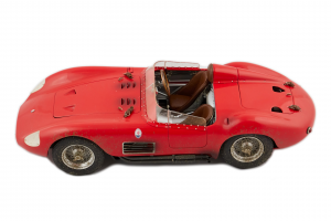 Maserati 300S Dirty Hero Looks Bundle  Lim. Ed. 770 And Figurines - 1/18 CMC Diorama