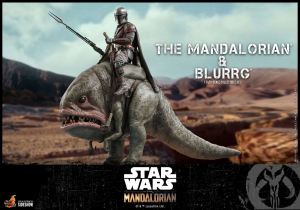 *PREORDER* Star Wars The Mandalorian: MANDALORIAN & BLURRG 1/6 by Hot Toys
