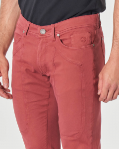 Pantalone cinque tasche color rosa antico in cotone micro-riga stretch con toppa