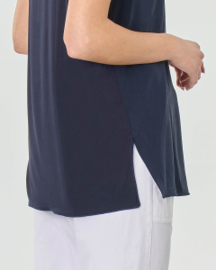 T-shirt blu in viscosa stretch e seta con maniche corte