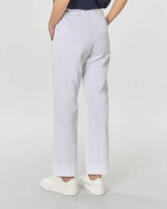 Pantaloni bianchi in cotone stretch con coulisse in vita e maxi tasche applicate