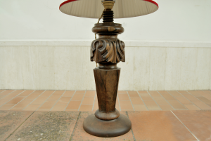 Lampada artigianale in legno