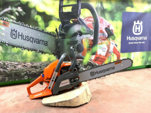 MOTOSEGA PROFESSIONALE HUSQVARNA 555 - 59.8 CC - 3,1 KW BARRA 45 CM |  CALCOPIETRO S.R.L.