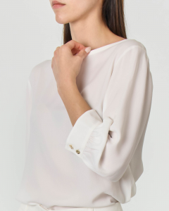 Blusa bianca in crêpe di misto seta con bottoni dorati sui polsini