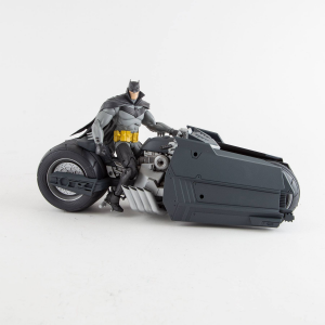 DC Multiverse: VEHICLES WHITE KNIGHT BATCYCLE by McFarlane Toys