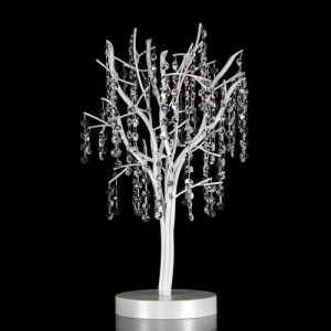Albero con struttura metallica bianco perla allestito con catene di ottagoni in vetro molato 32 facce color cristallo. Altezza 50 cm