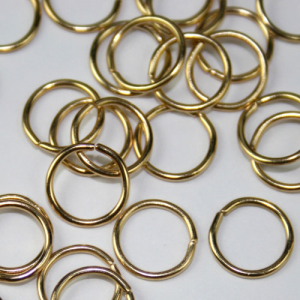 Anello Ø10 mm in bagno oro per catene di cristalli, perle e vetri.