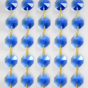 Catena ottagoni 14 mm in cristallo blu, lunghezza 50 cm. Clip ottone.