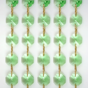 Catena ottagoni 14 mm in cristallo verde chiaro, lunghezza 50 cm. Clip ottone.