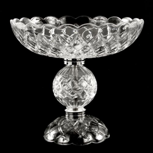 Ø25 x H25 candelabra centerpiece in Venetian crystal glass with chrome trim.