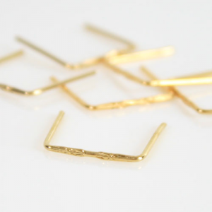 Clip 14 mm disegno stella finitura oro per agganci cristalli da lampadario.