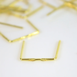 Clip 14 mm star design bright brass finish for chandelier crystal hooks.