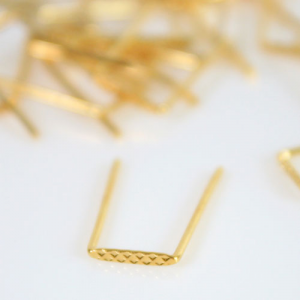 Clip 6 mm passo ridotto finitura oro per catene di cristalli fitte.