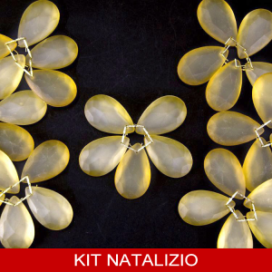 Confezione risparmio: 12 pz fiori Ø80 mm di cristalli ambra satinato con clip oro per albero di Natale