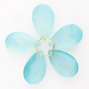 Flower of faceted crystals color green satin Ø80 mm with gold clip