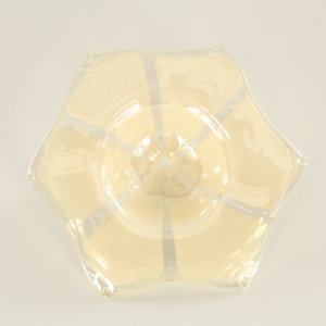 Fiore in vetro di Murano color ambra con dettagli bianchi, Ø150 mm e foro centrale Ø5 mm