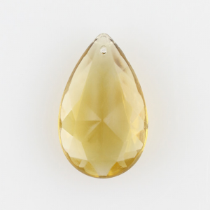 Mandorla in cristallo di Boemia h38 mm giallo chiaro. Pendente originale vintage marchio Boemia molato a mano.