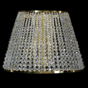 Mezzo paralume allestito con perline color cristallo in gradazione, struttura in oro lucido.