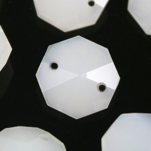 Ottagono 14 mm bianco seta vetro cristallo molato 16 facce 2 fori.