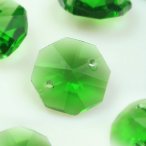 Ottagono 14 mm verde bosco vetro cristallo molato 16 facce 2 fori.