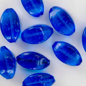 Perla di Murano a oliva 25 mm, vetro blu trasparente con foro passante.