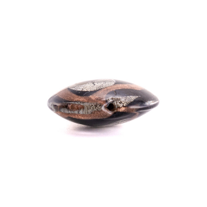 Perla di Murano schissa Medusa Ø22. Vetro nero, foglia argento e avventurina. Foro passante.