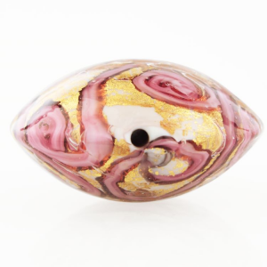 Perla di Murano schissa Medusa Ø30. Vetro rubino, foglia oro e avventurina. Foro passante.