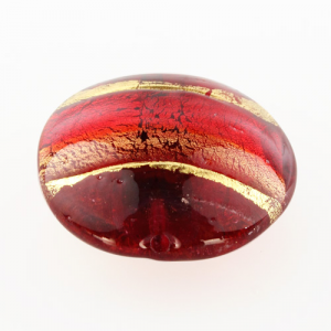 Perla di Murano schissa Sommersa Ø24. Vetro rosso, ametista, foglia oro. Foro passante.