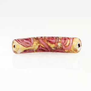 Perla di Murano tubo curvo Medusa Ø9x42. Vetro rubino, foglia oro e avventurina. Foro passante.